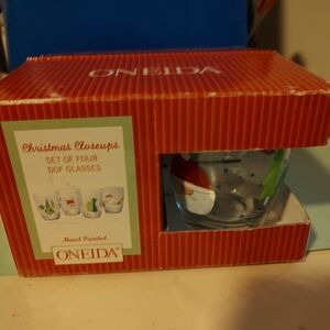 Oneida Christmas Closeups DOF Glasses Set